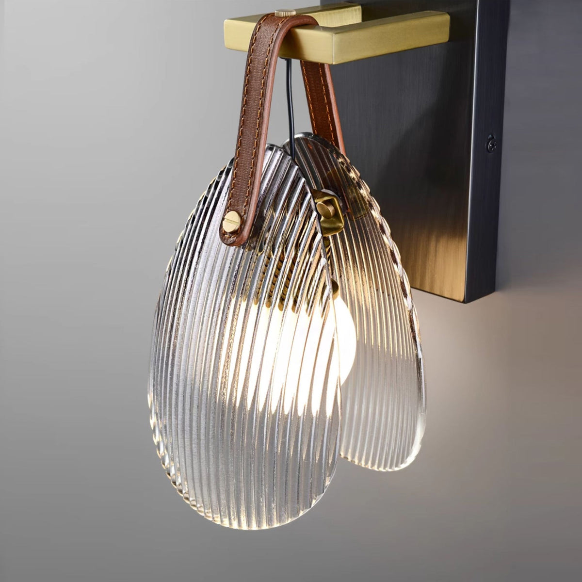 shell-glass-wall-lamp