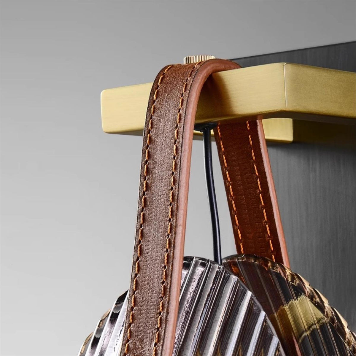 shell-glass-wall-lamp