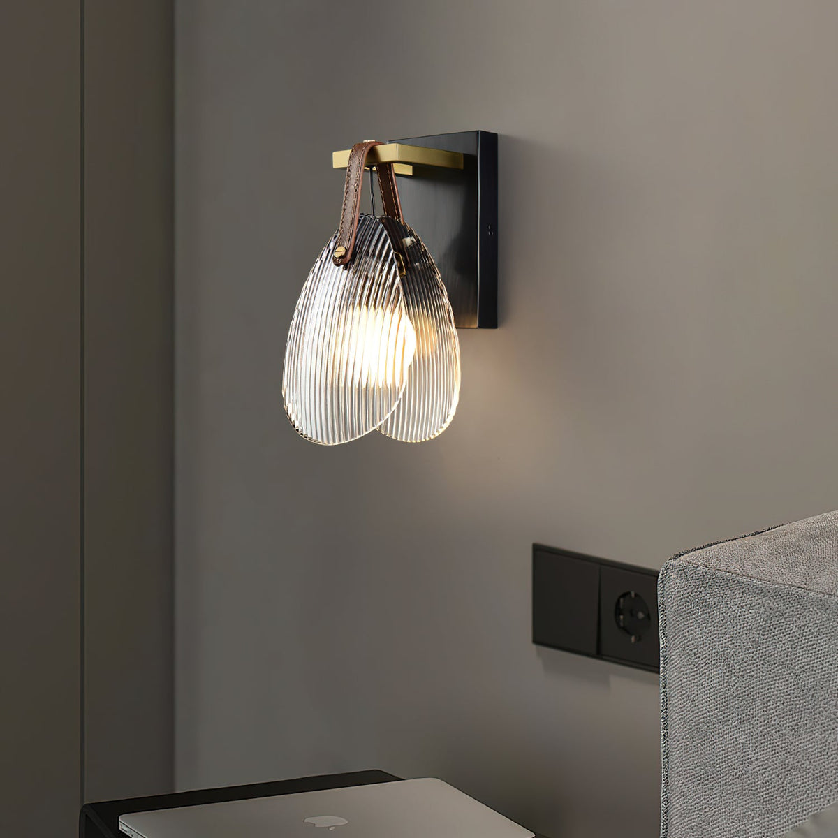 shell-glass-wall-lamp