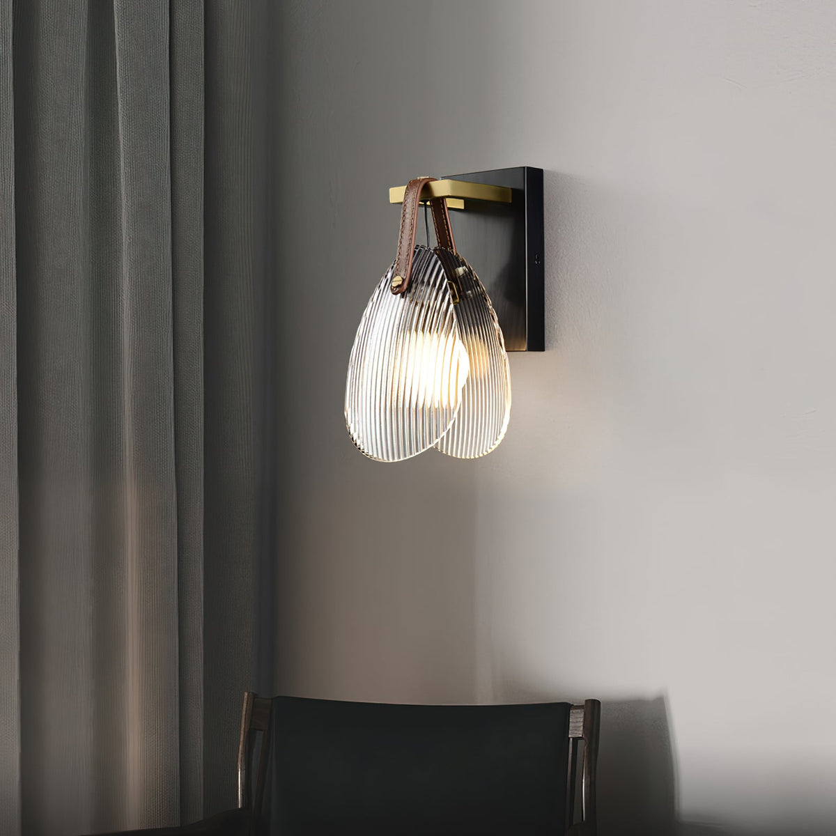 shell-glass-wall-lamp