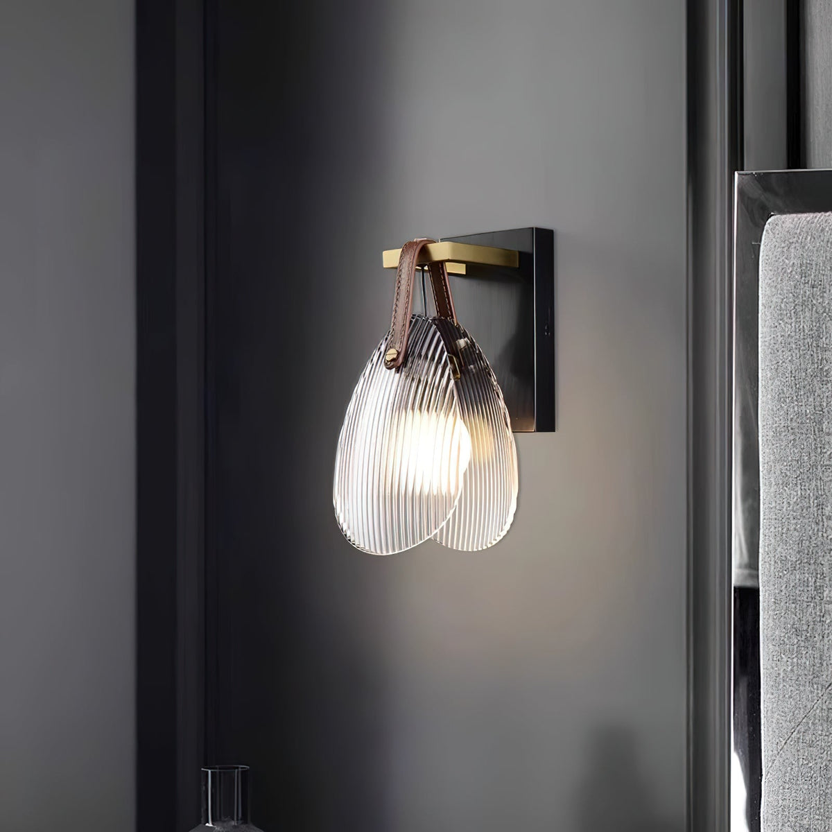 shell-glass-wall-lamp