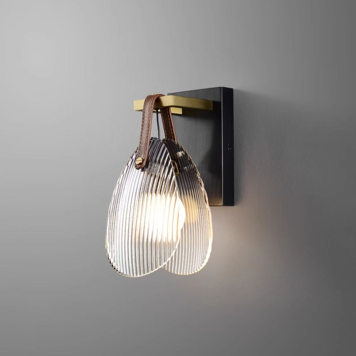 shell-glass-wall-lamp