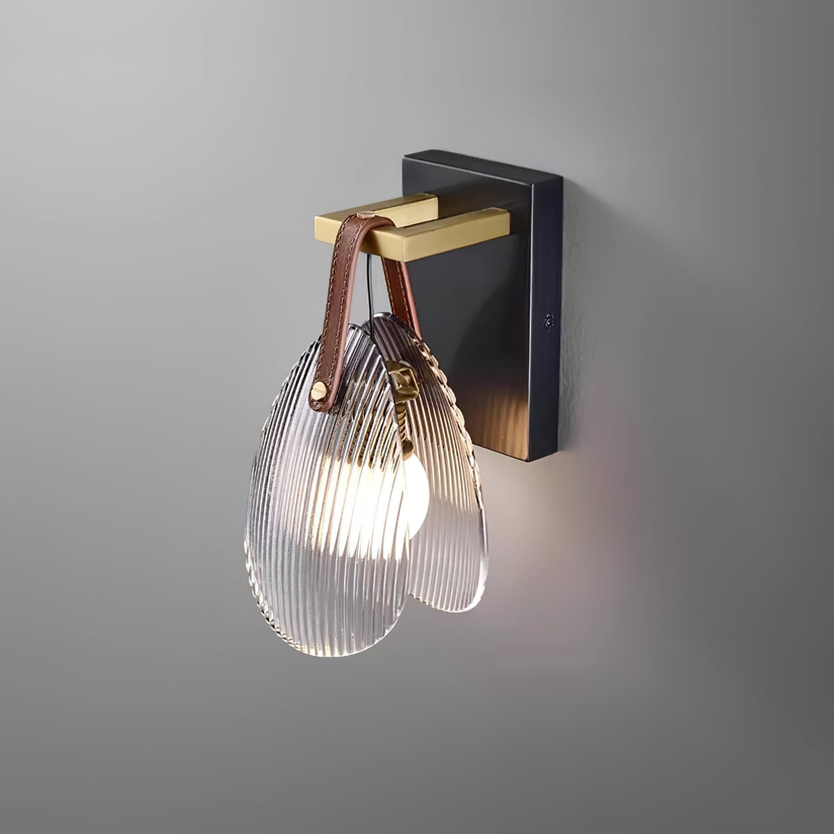 shell-glass-wall-lamp