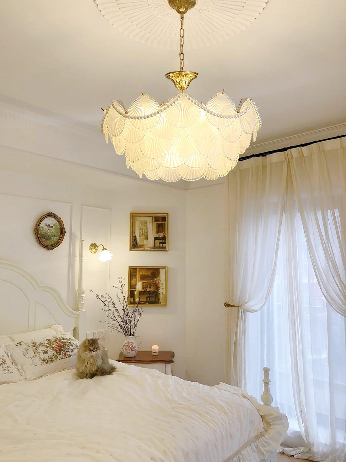 shell-pearl-chandelier