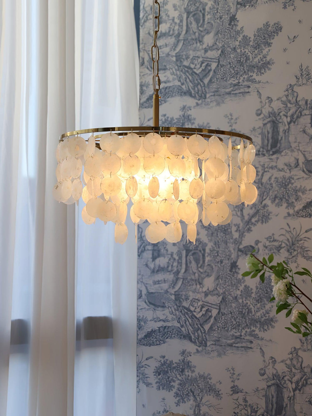 shell-wind-chime-chandelier