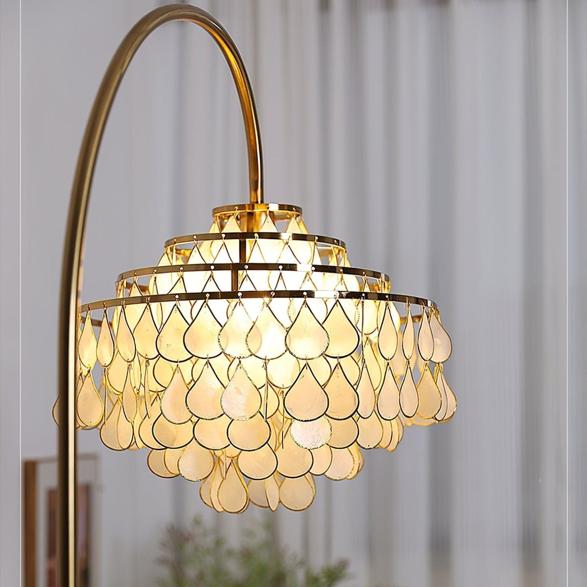 Lumière Shell Floor Lamp with Mother-of-Pearl Shade