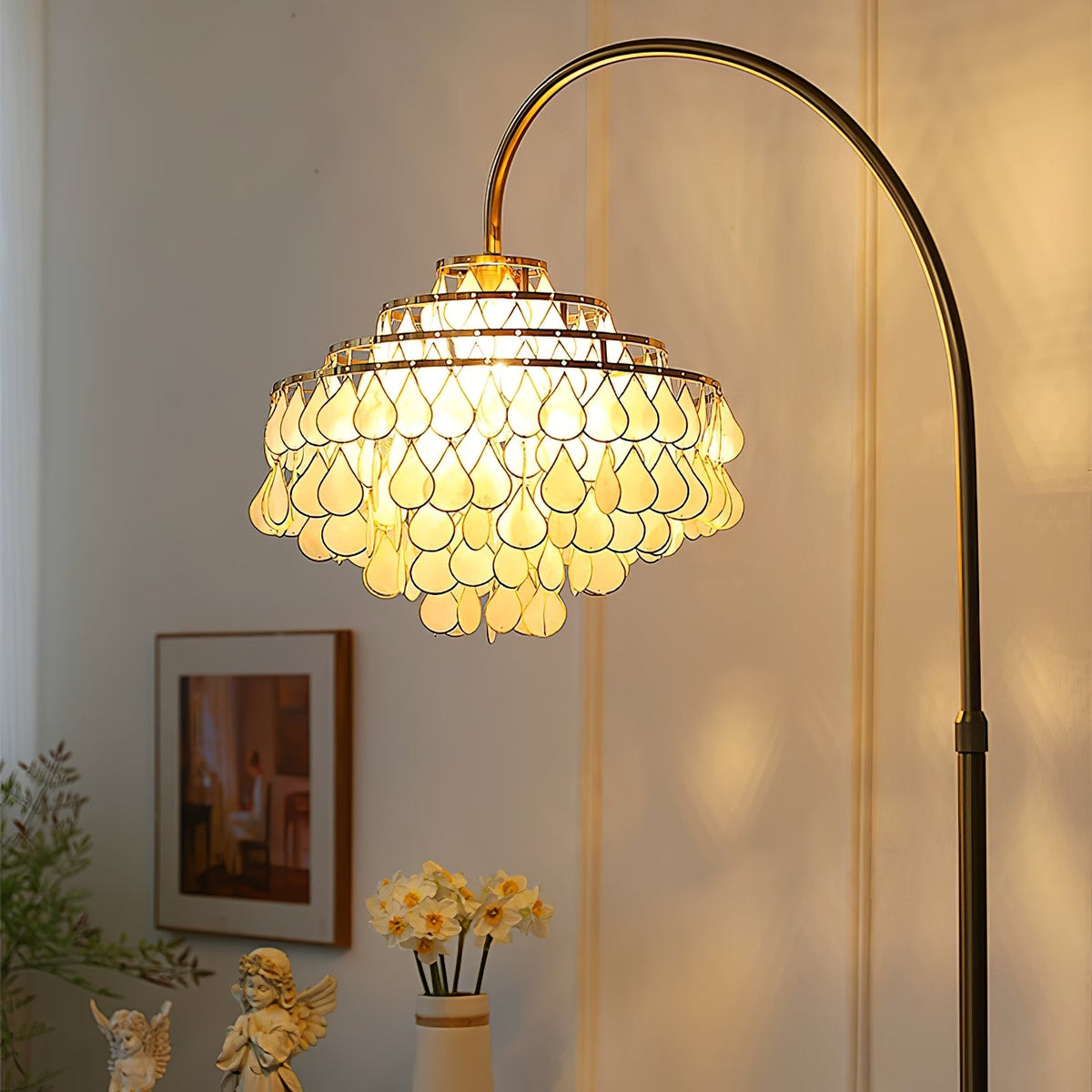 Lumière Shell Floor Lamp with Mother-of-Pearl Shade