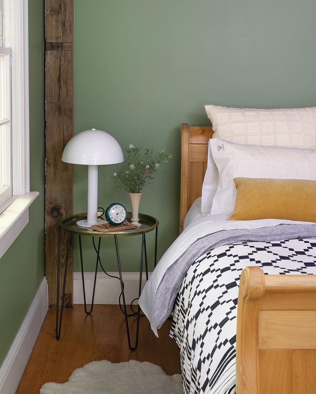 MoGu Table Lamp