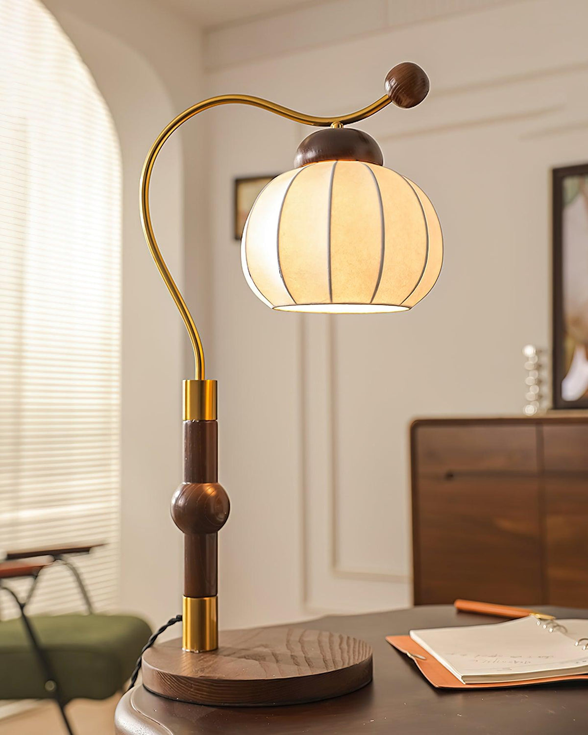 silk-globe-table-lamp