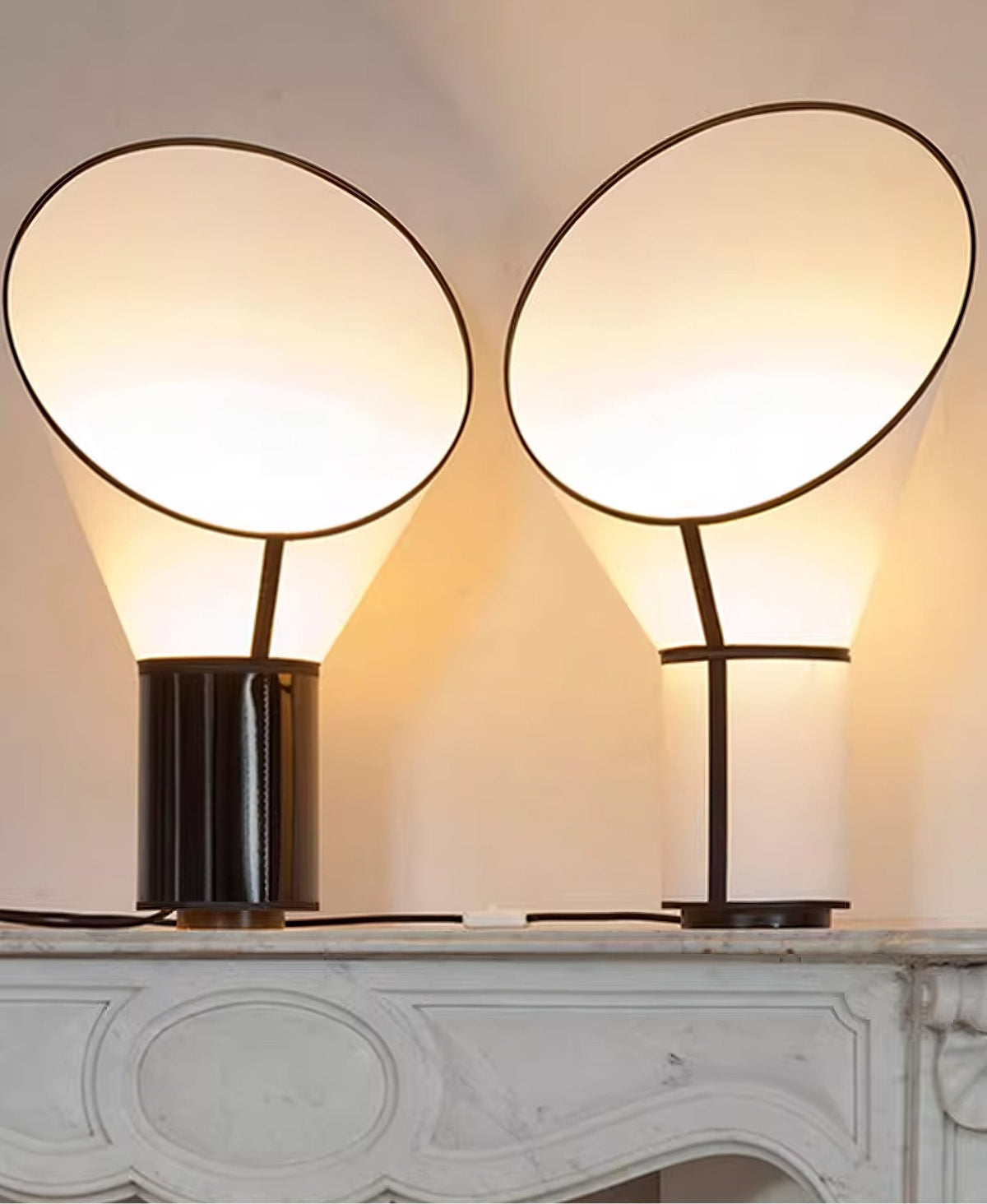 Artful Outline Table Lamp – Modern Geometric Illumination for Bedside and Living Spaces