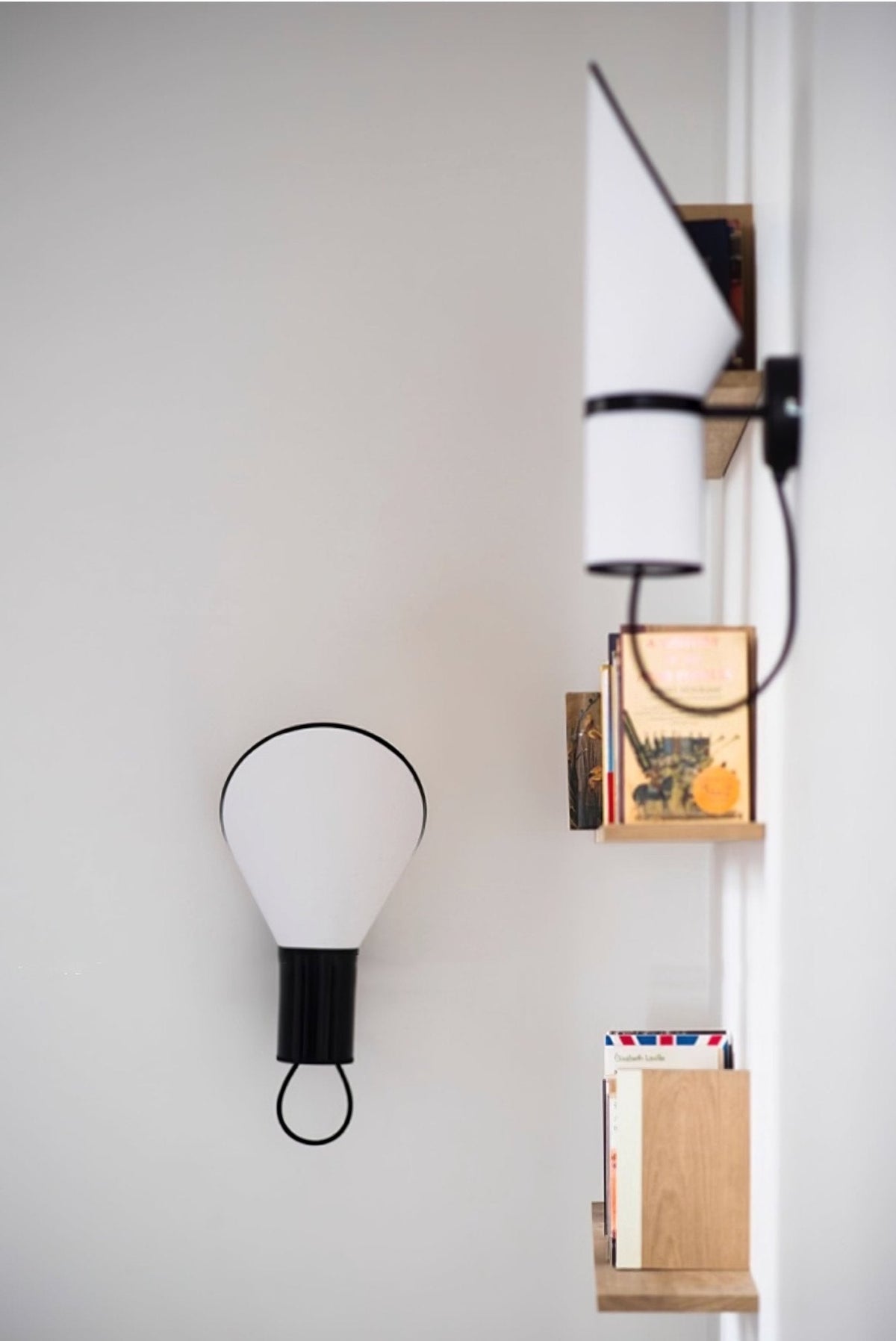 Sketch Line Wall Sconce – Minimalist Designer Wall Light in Black & White