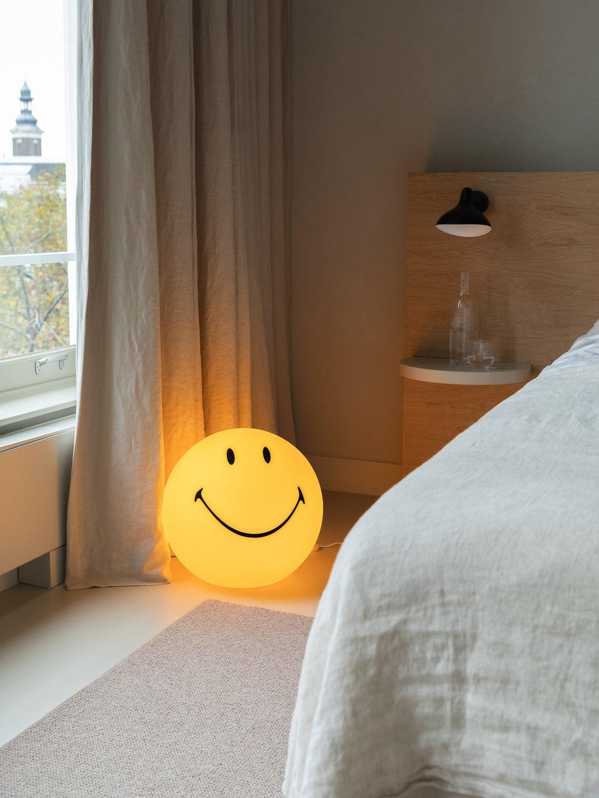 Smiling Rechargeable Built In Battery Table Lamp
