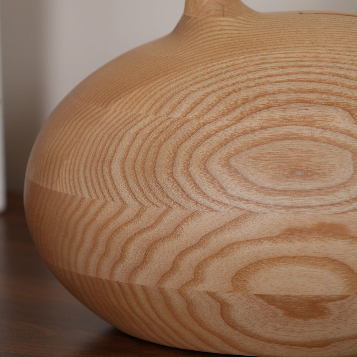 snail-table-lamp