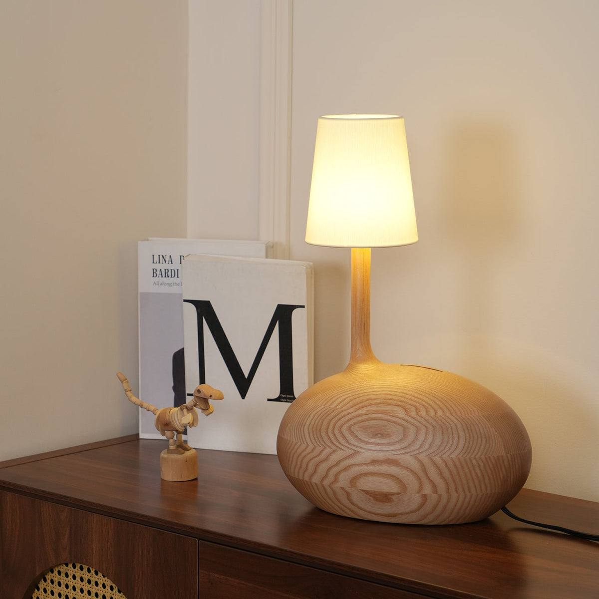 snail-table-lamp