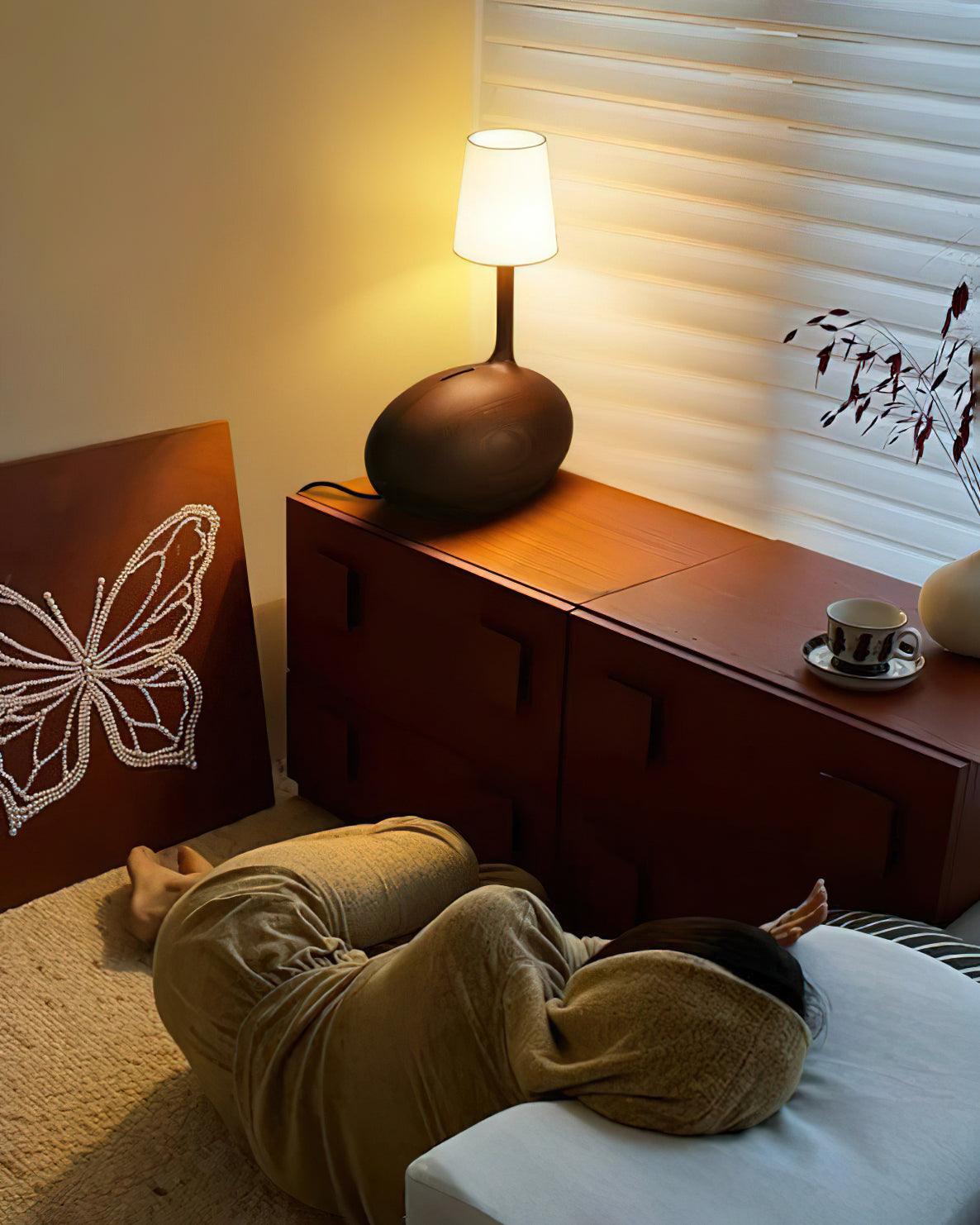snail-table-lamp