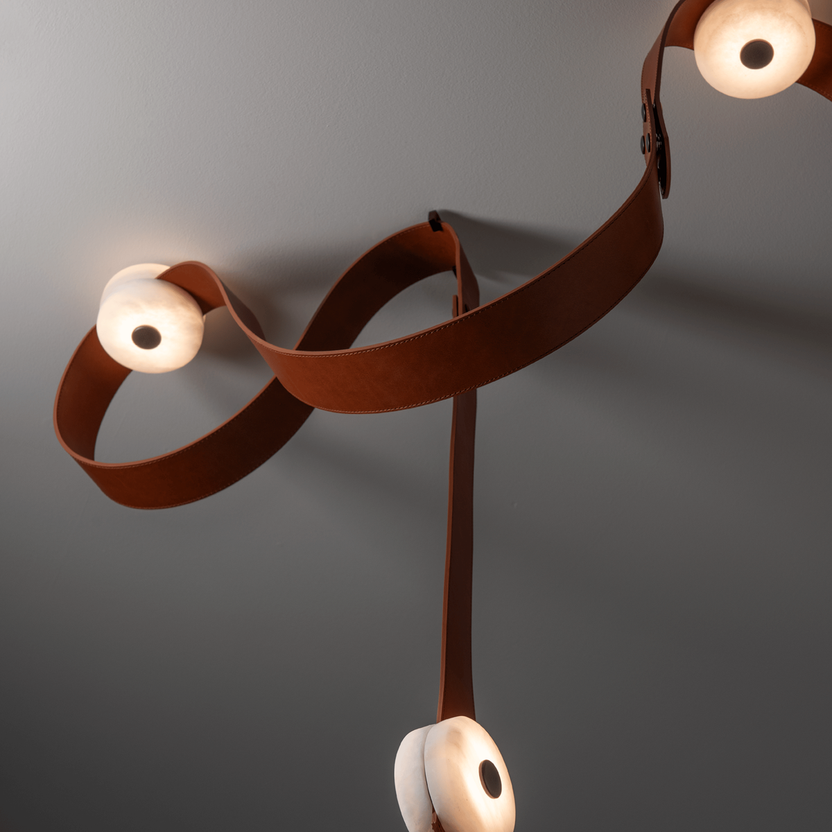 snaps-led-floor-to-ceiling-lamp