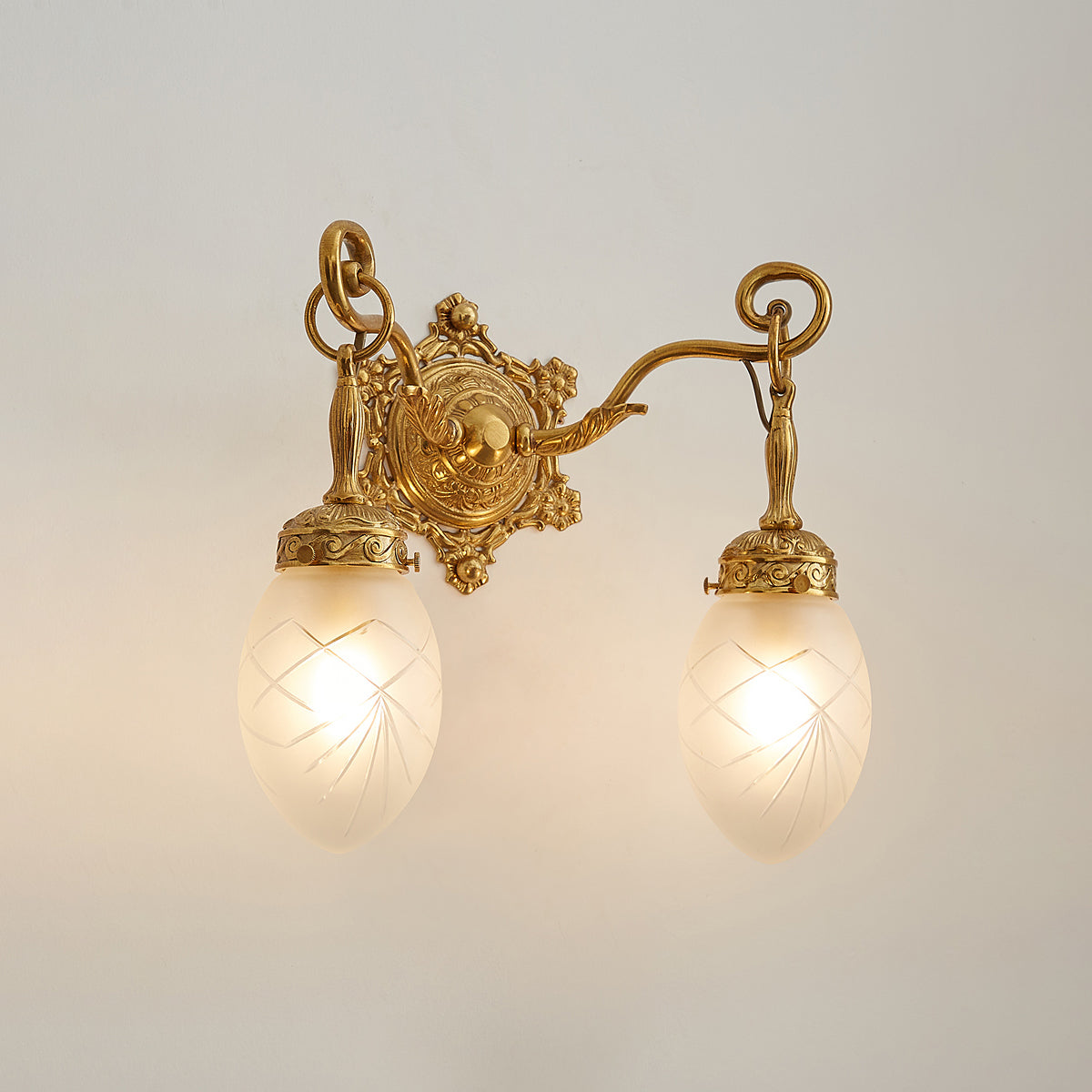 solange-classic-wall-lamp