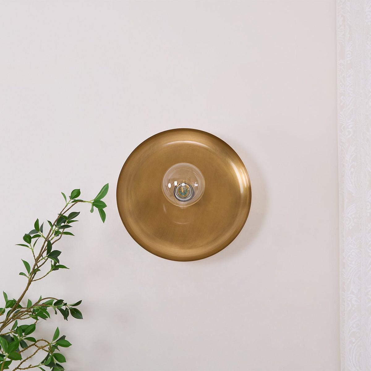 solara-disc-wall-lamp