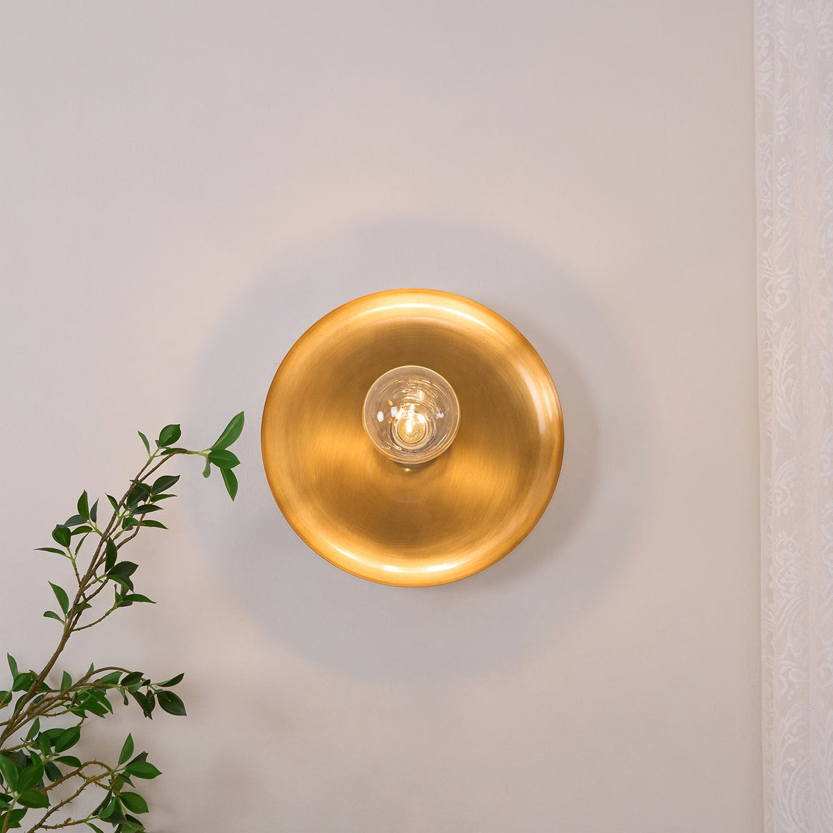 solara-disc-wall-lamp