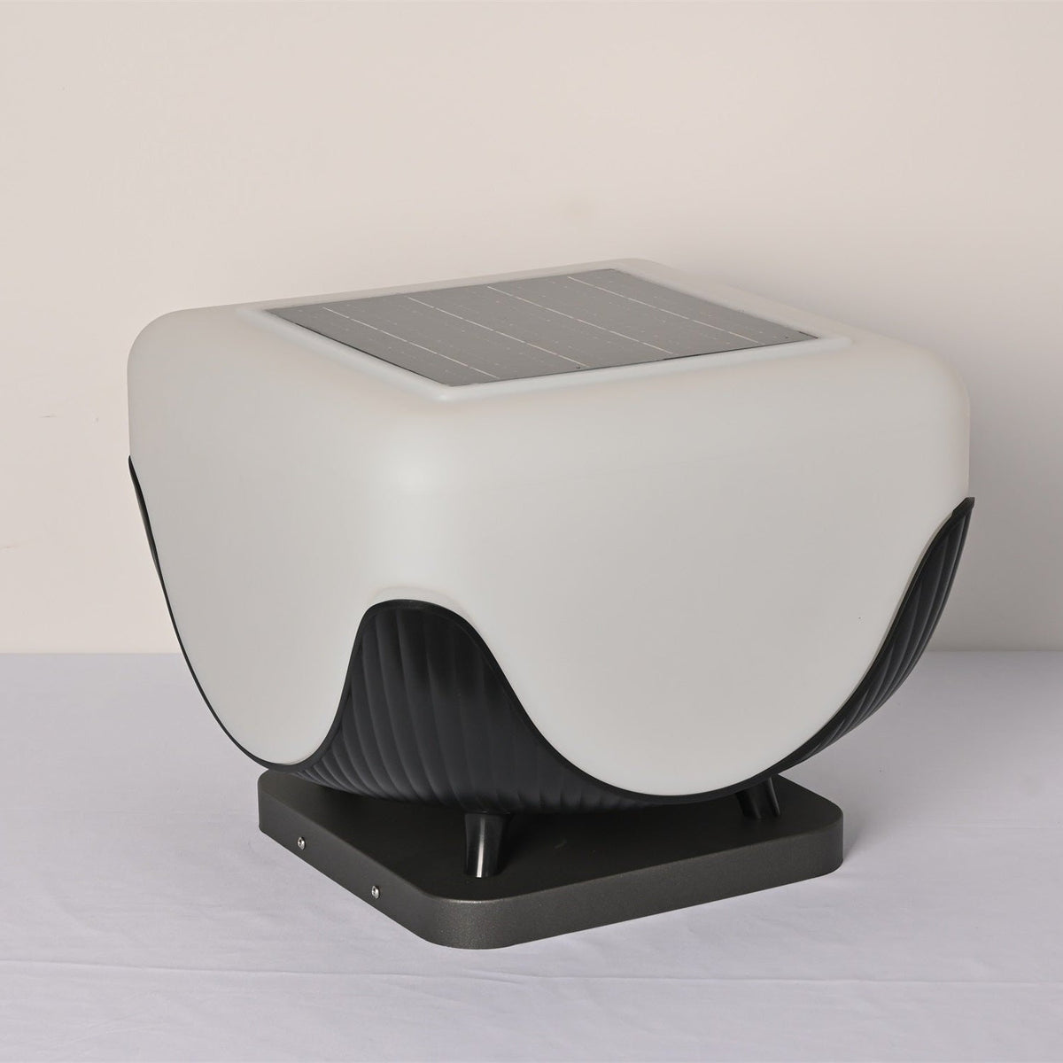 Solarca Cube Solar-Powered Outdoor Light – Sculptural Garden & Patio Lamp