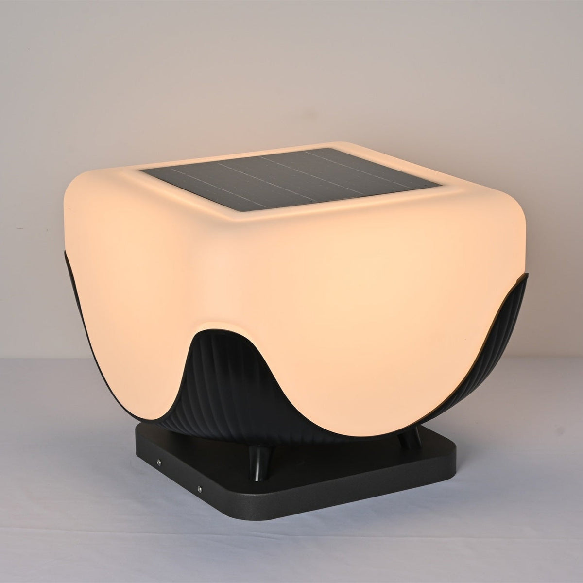 Solarca Cube Solar-Powered Outdoor Light – Sculptural Garden & Patio Lamp