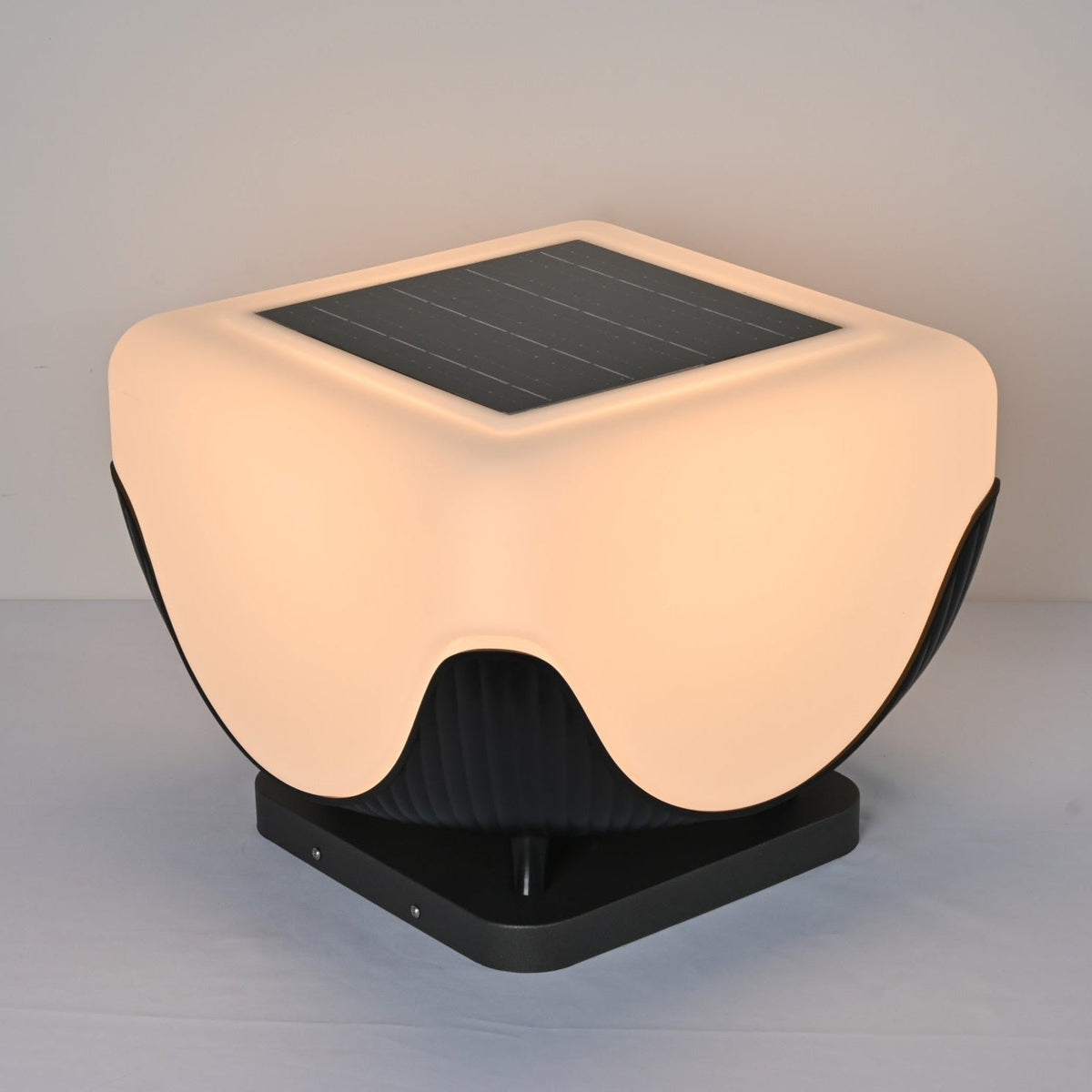 Solarca Cube Solar-Powered Outdoor Light – Sculptural Garden & Patio Lamp