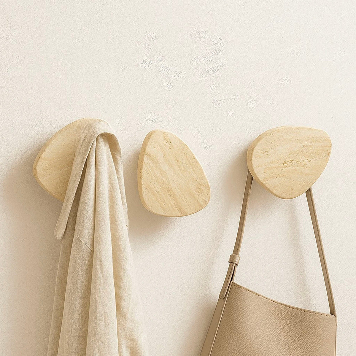 Sole Wall Hook in Natural Onyx – Sculptural Stone Coat Hook for Entryways and Bedrooms
