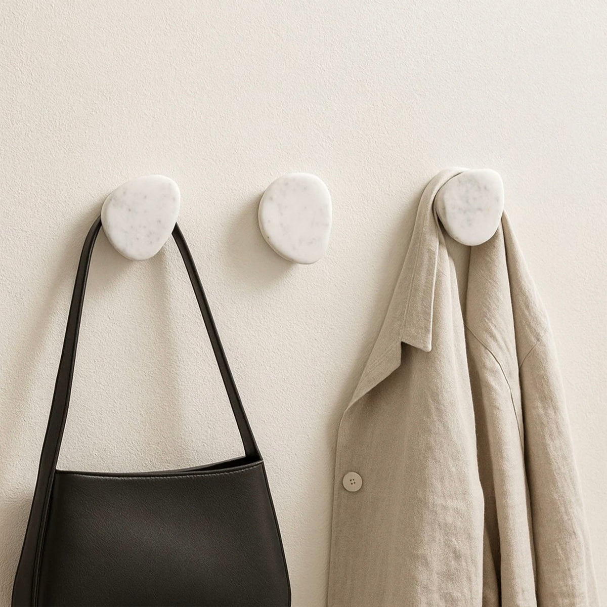 Sole Wall Hook in Natural Onyx – Sculptural Stone Coat Hook for Entryways and Bedrooms