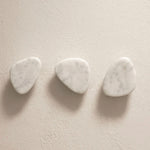 Sole Wall Hook in Natural Onyx – Sculptural Stone Coat Hook for Entryways and Bedrooms