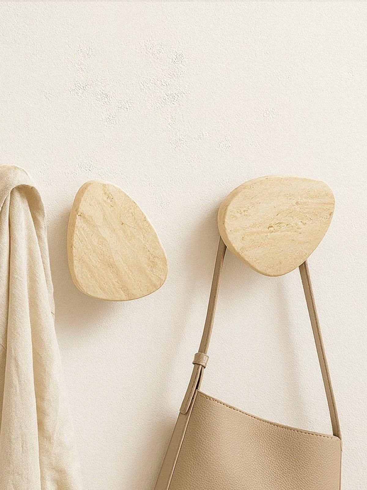 Sole Wall Hook in Natural Onyx – Sculptural Stone Coat Hook for Entryways and Bedrooms