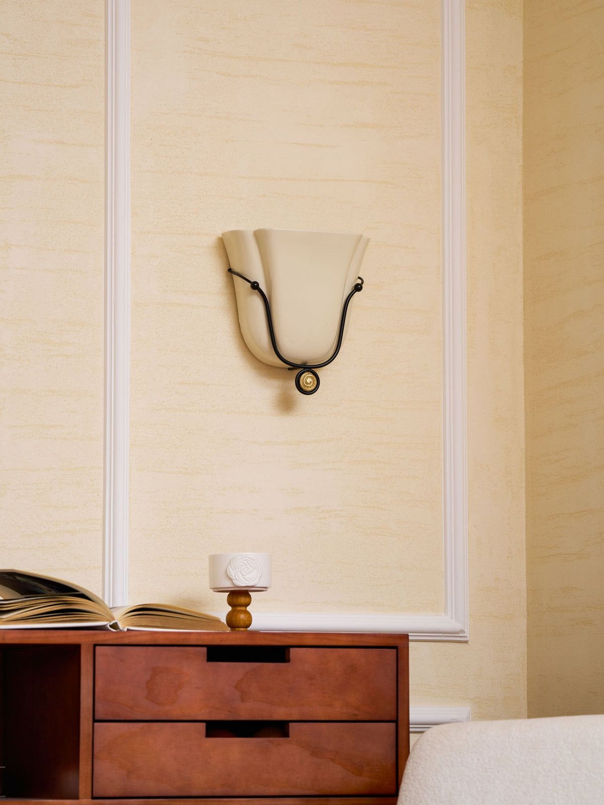 Solenne Ceramic Shell Wall Sconce in Glazed Finishes