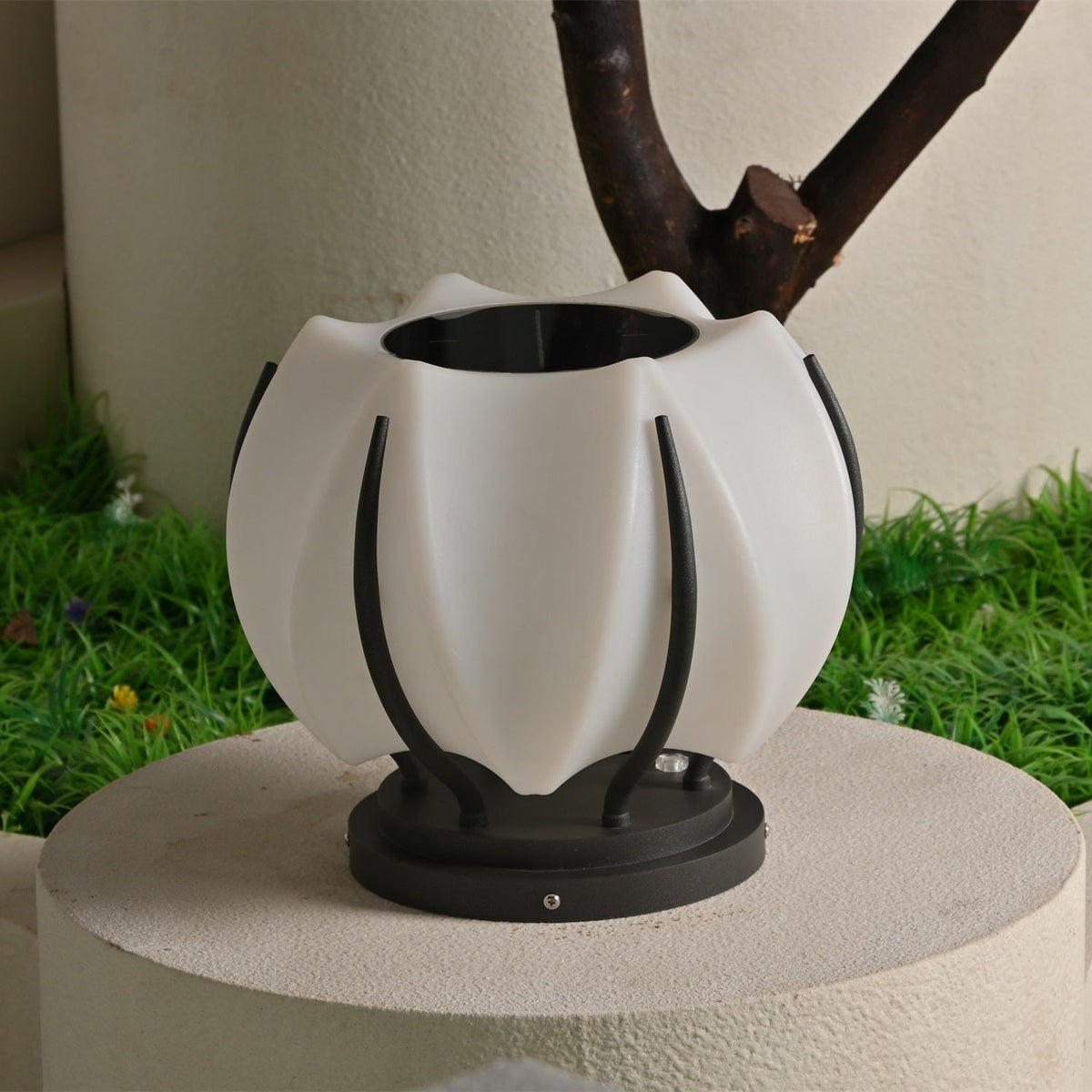 Solflora Bloom Solar Outdoor Garden Light, Sculptural LED Landscape Lamp