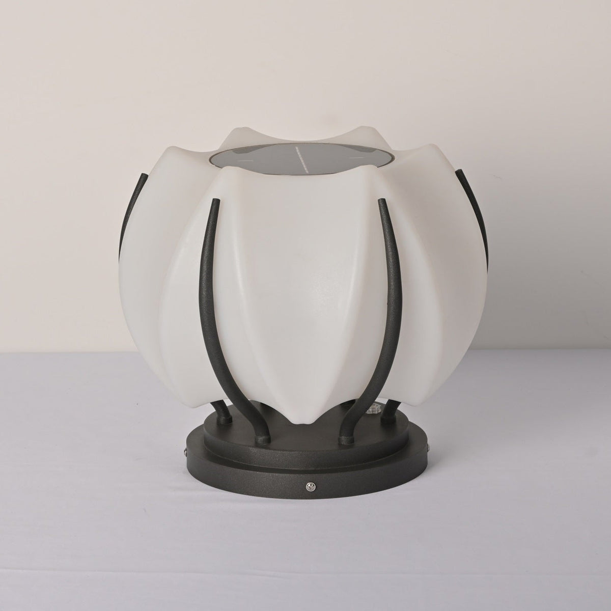 Solflora Bloom Solar Outdoor Garden Light, Sculptural LED Landscape Lamp