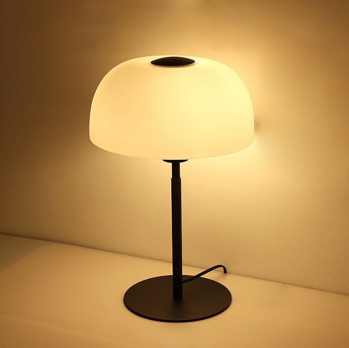 Solo Table Lamp
