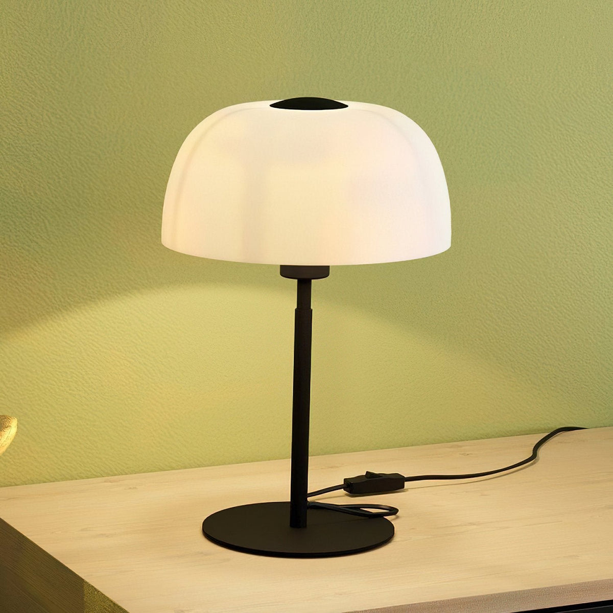 Solo Table Lamp