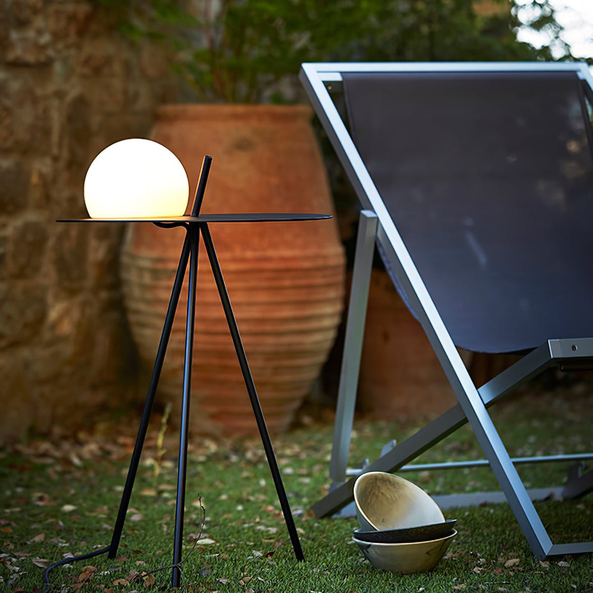 Soluna Tripod Solar Outdoor Lamp with Side Table in Silver Gray