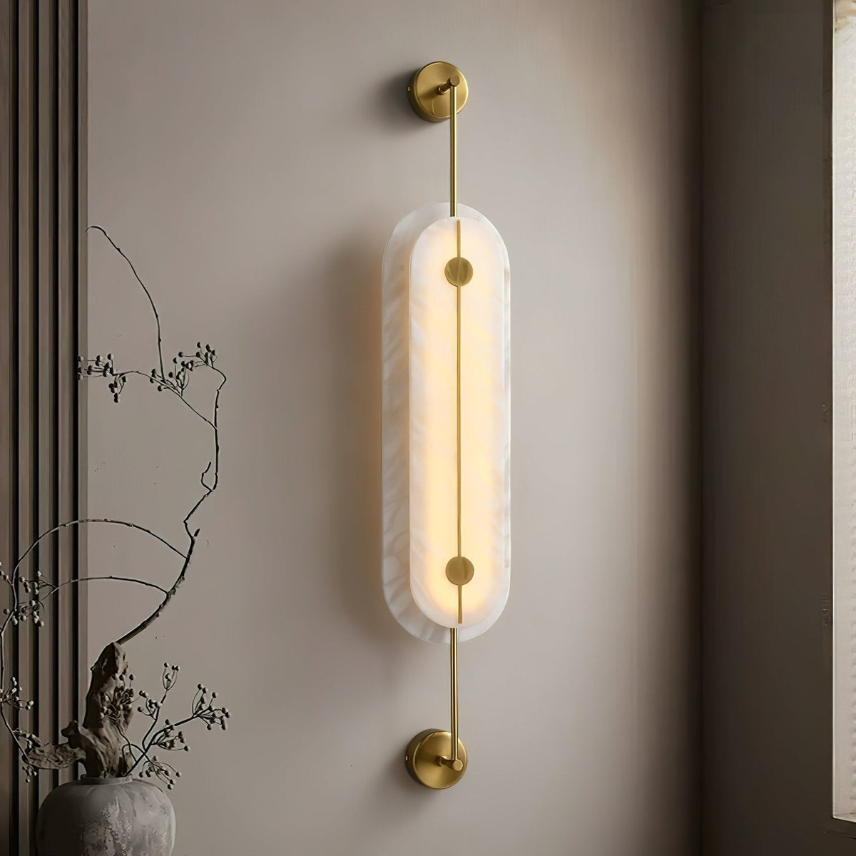 Solvane Alabaster Wall Sconce – Modern Brass LED Wall Light