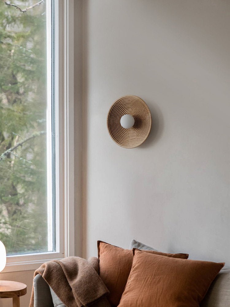 Solvara Ripple Wood Wall Sconce – Modern Sculptural Lighting