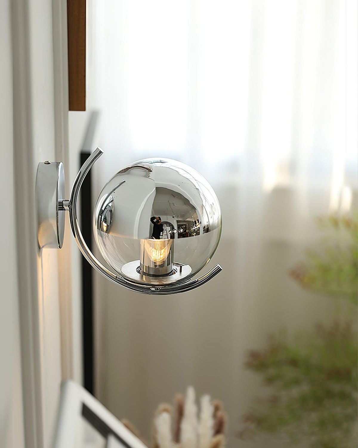 space-ball-wall-lamp