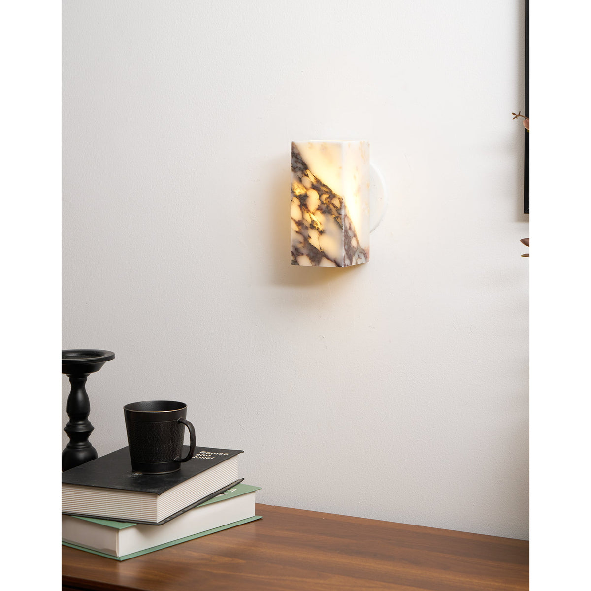 modern-square-alabaster-wall-lamp