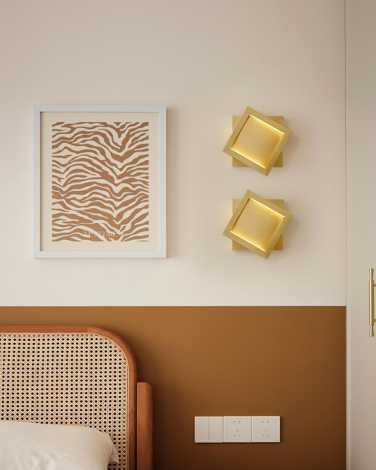 square-wall-light