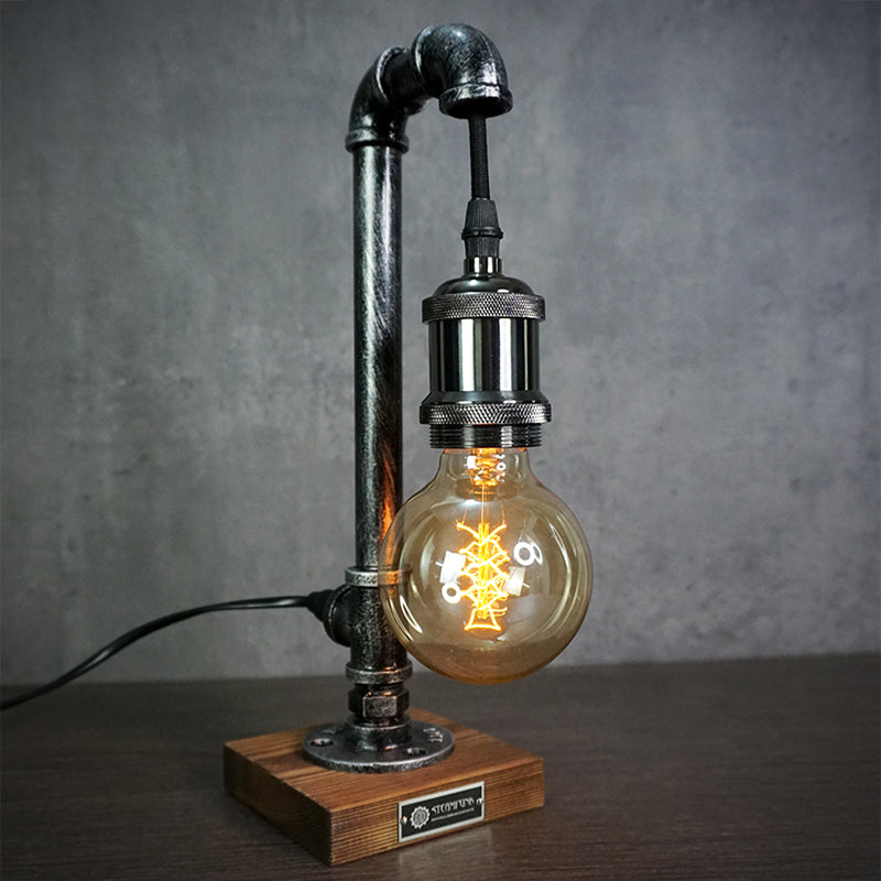 steampunk-pipe-table-lamp
