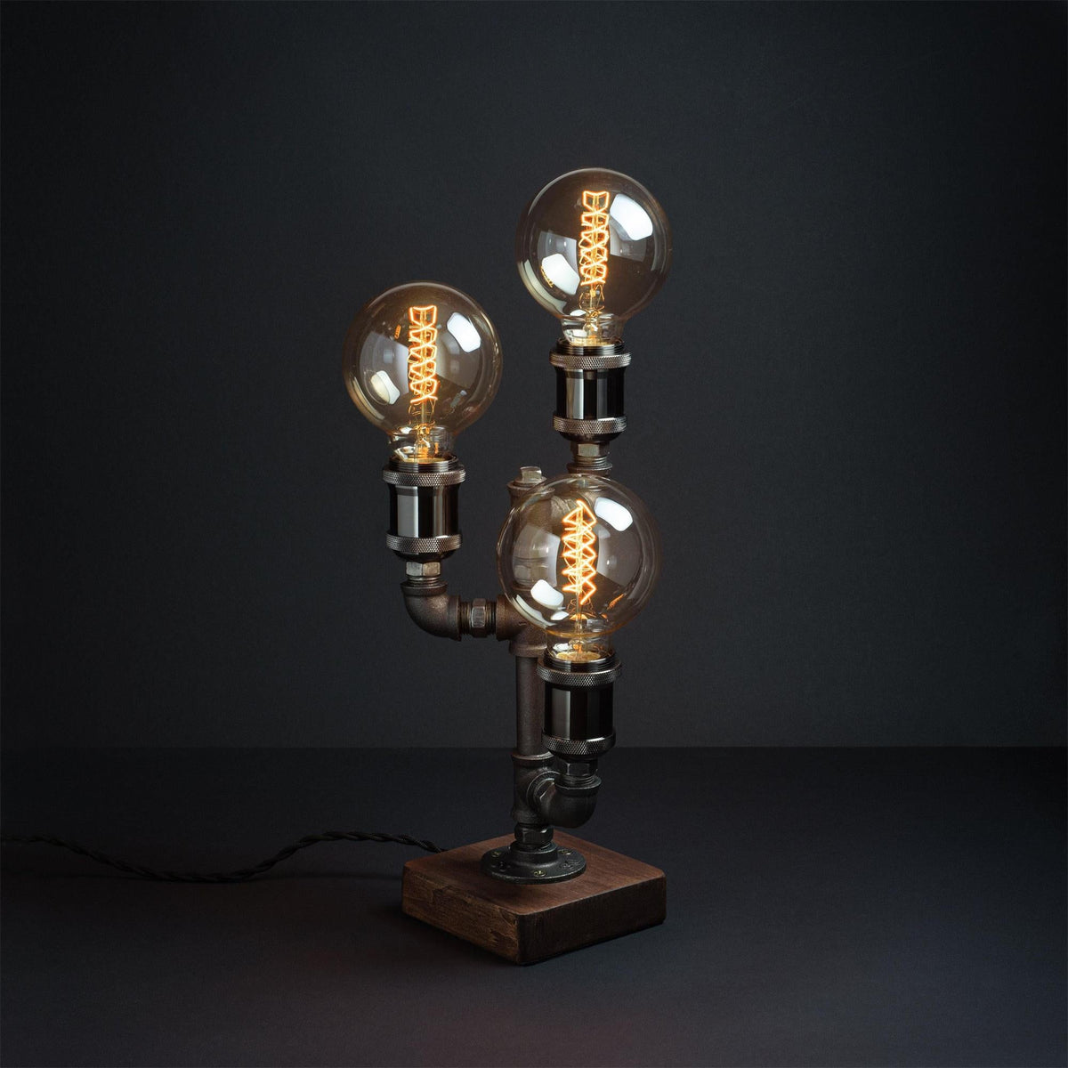 steampunk-pipe-table-lamp