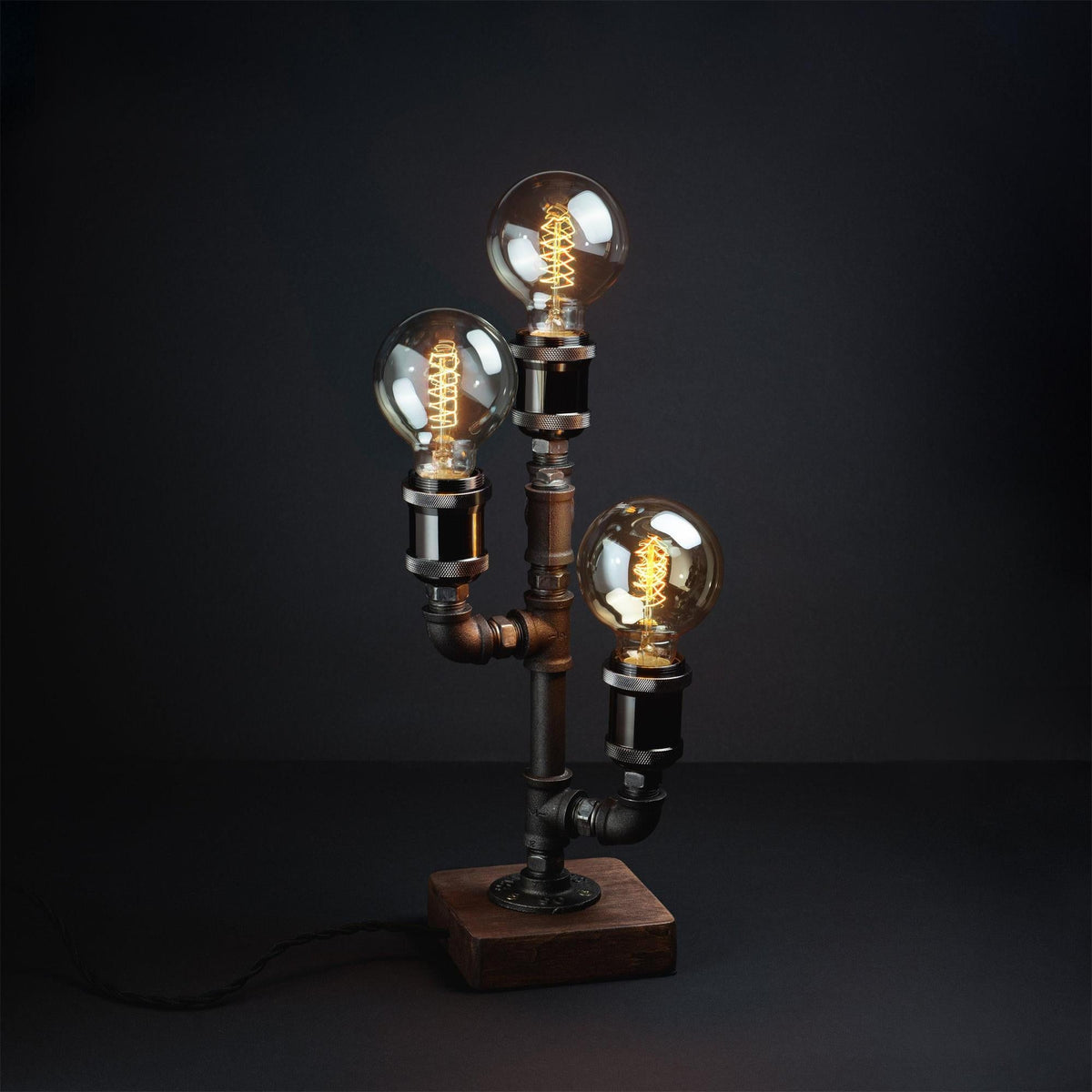 steampunk-pipe-table-lamp