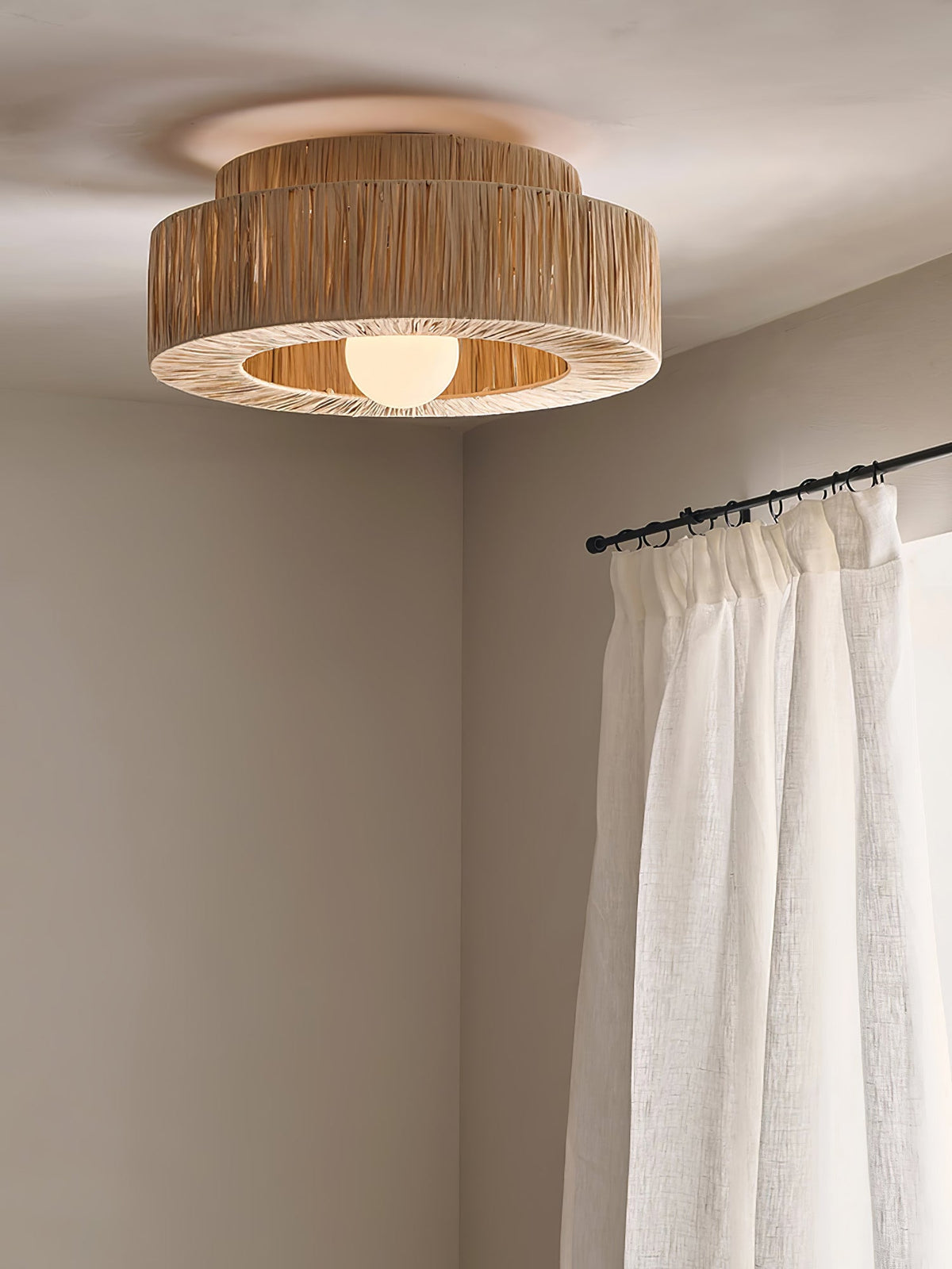 Handwoven Raffia Ceiling Lamp – Natural Straw Pendant Light for Modern Interiors