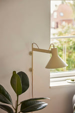 studio-plug-in-wall-lamp
