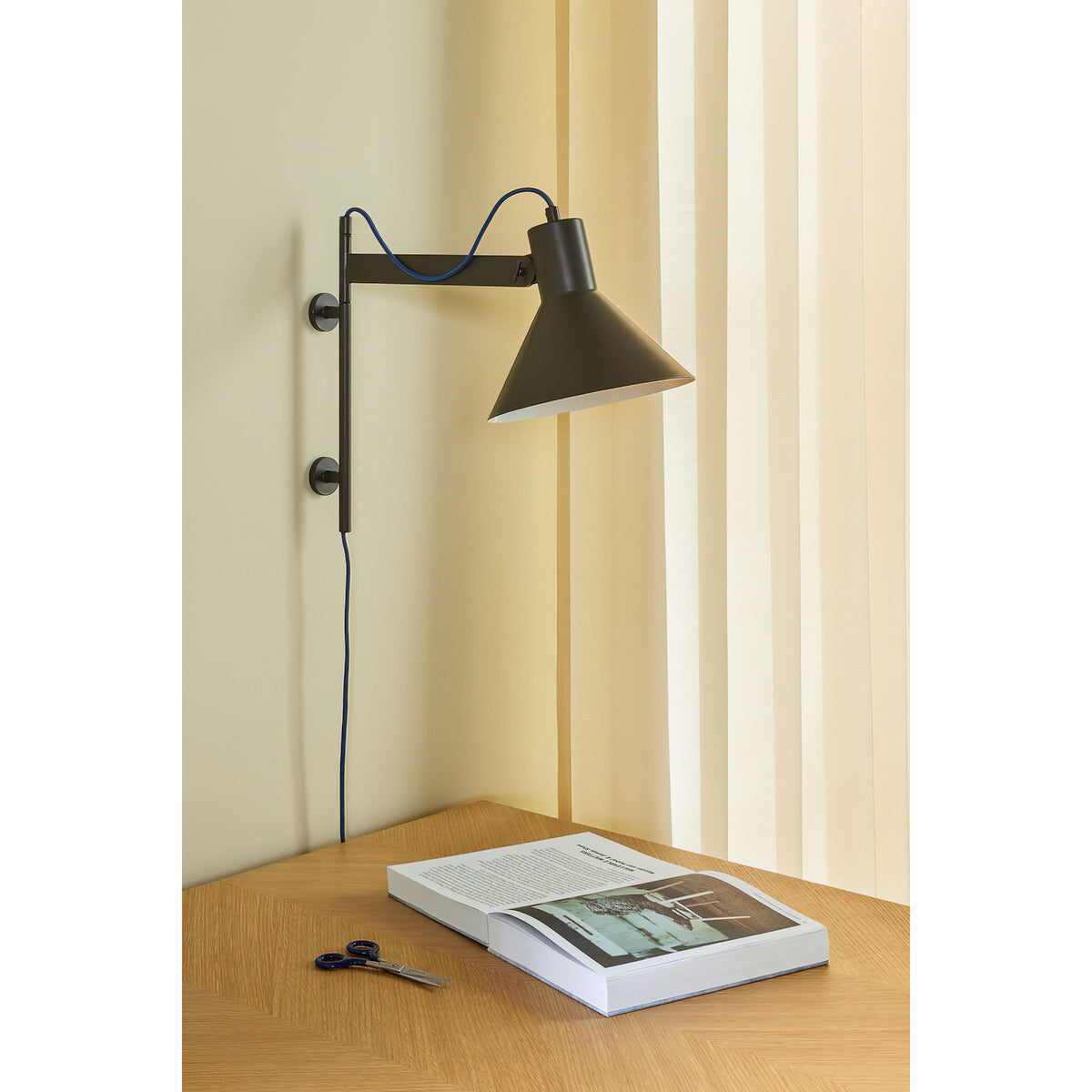 studio-plug-in-wall-lamp