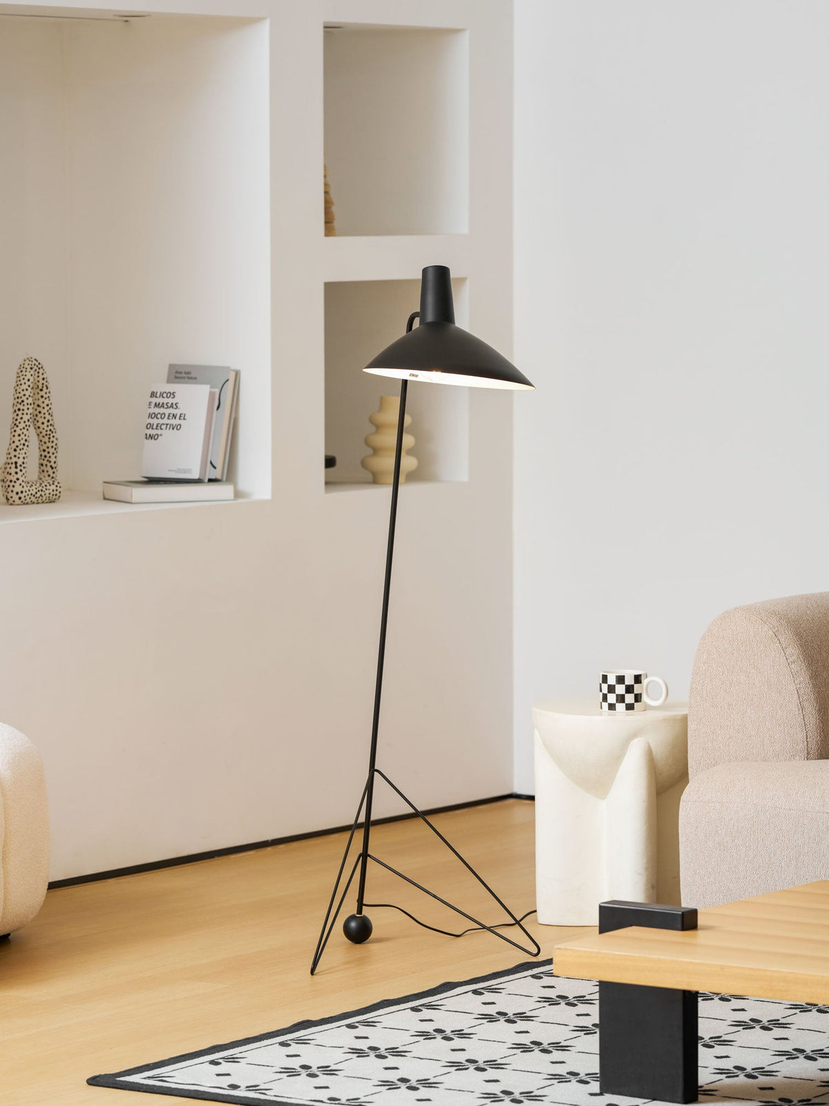 svelte-noir-floor-lamp