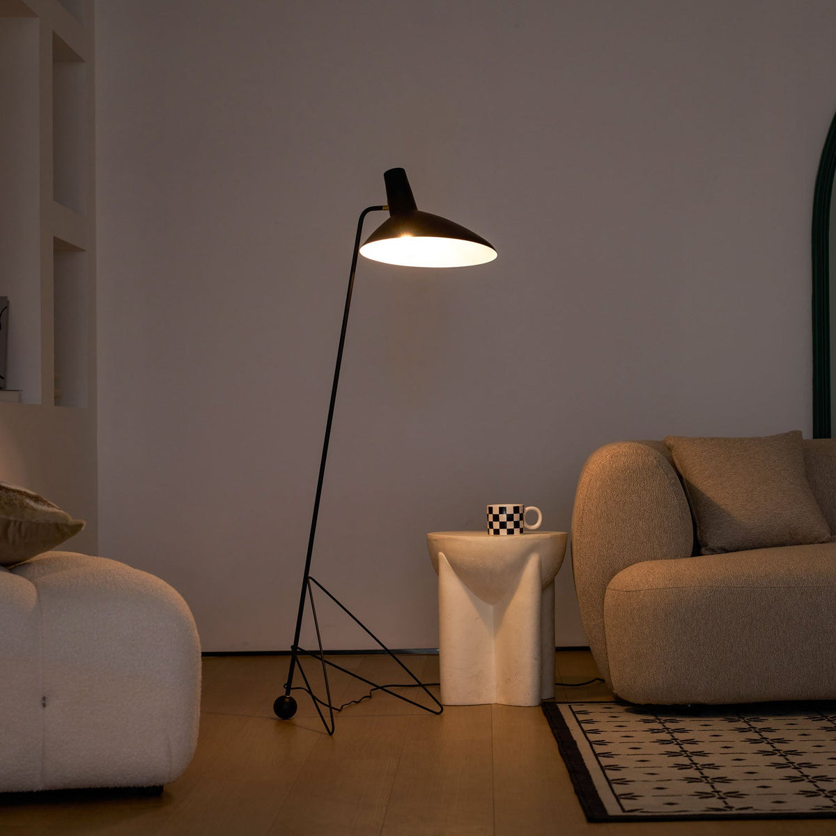 svelte-noir-floor-lamp