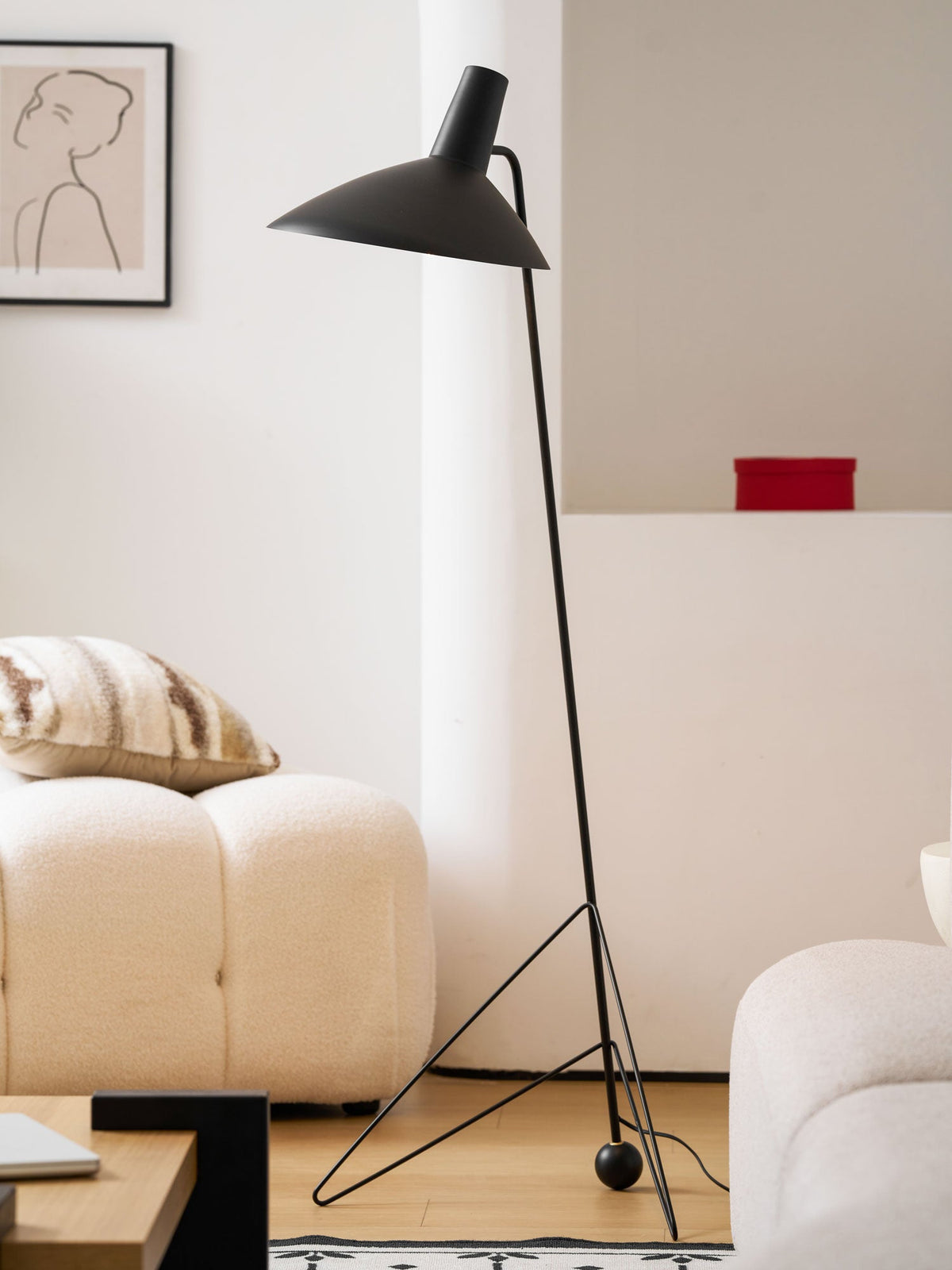 svelte-noir-floor-lamp